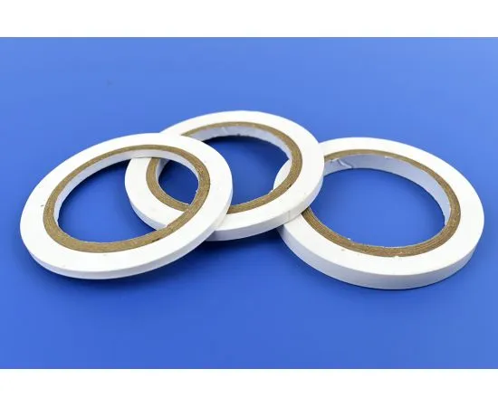 Маскировочная лента гибкая, белый ПВХ 2,5 мм х 10 м Маскировочная лента гибкая, белый ПВХ 2,5 мм х 10 м