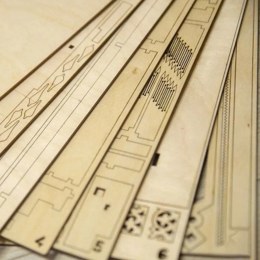 Сборная модель наличника "Бахромчатый", 288 деталей + Клей и краски в комплекте Сборная модель наличника "Бахромчатый", 288 деталей + Клей и краски в комплекте