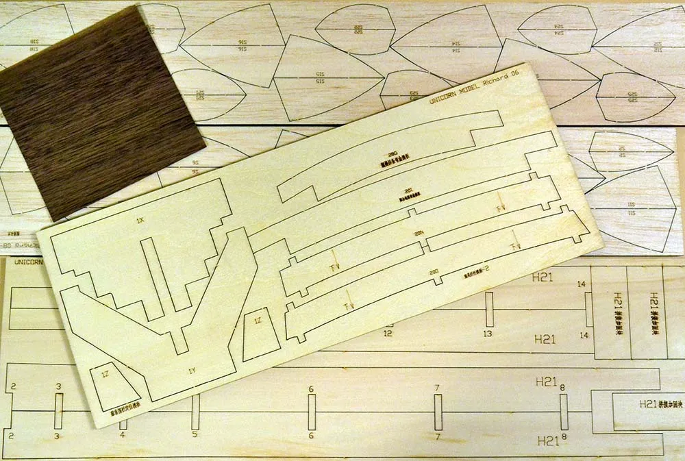 модель корабля для сборки Bonhomme Richard 1779 версия вишня-груша