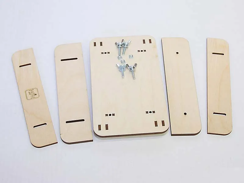 Кондуктор для сборки траков моделей гусеничной техники.