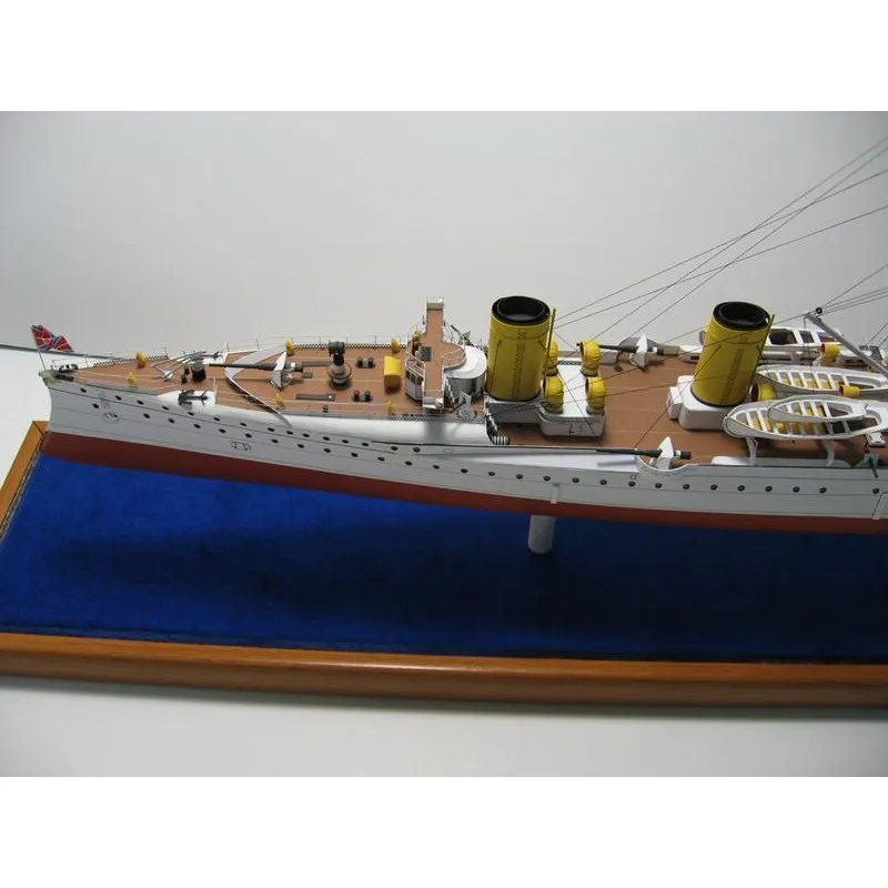 Модель из бумаги бронепалубный крейсер 2-го ранга "Новик", Россия 1901 г Модель из бумаги бронепалубный крейсер 2-го ранга "Новик", Россия 1901 г