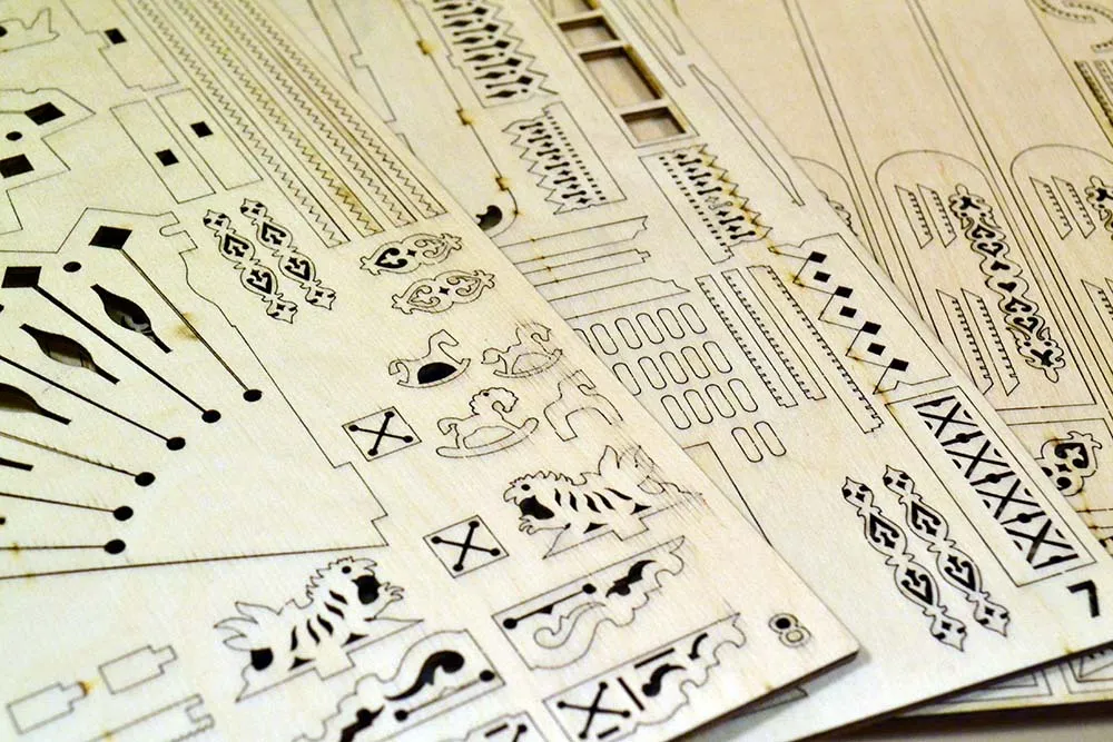 Сборная модель наличника "Драконы", 270 деталей + Клей и краски в комплекте Сборная модель наличника "Драконы", 270 деталей + Клей и краски в комплекте