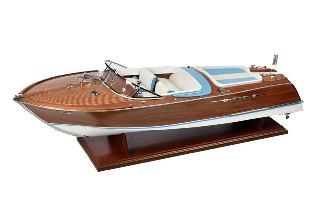 Сборная модель моторной лодки Riva Aquarama 1970 Сборная модель моторной лодки Riva Aquarama 1970