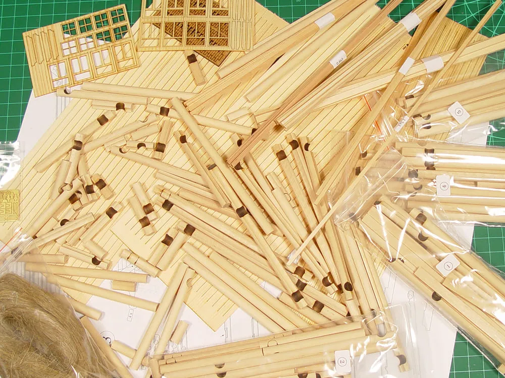 Деревенская изба с соломенной крышей, , 586 деталей Деревенская изба с соломенной крышей, , 586 деталей