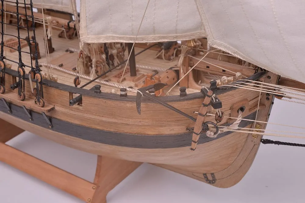 Тендер Авось (груша) со шлюпкой и парусами Тендер Авось (груша) со шлюпкой и парусами