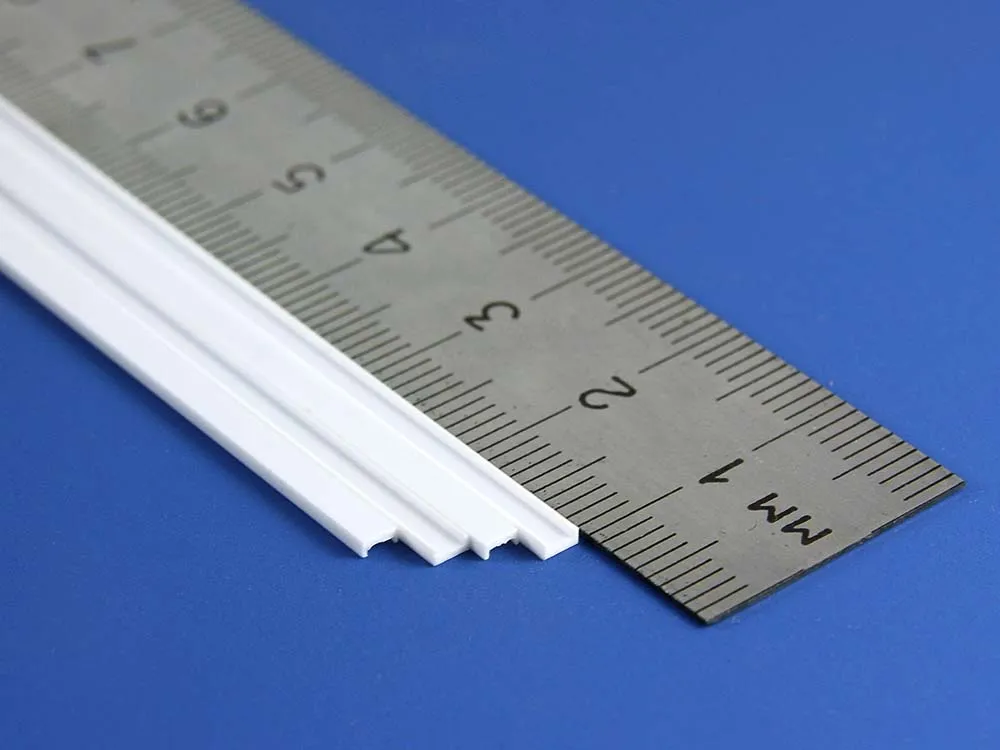 Швеллер пластиковый 2,5х1 мм, 4 шт/уп.