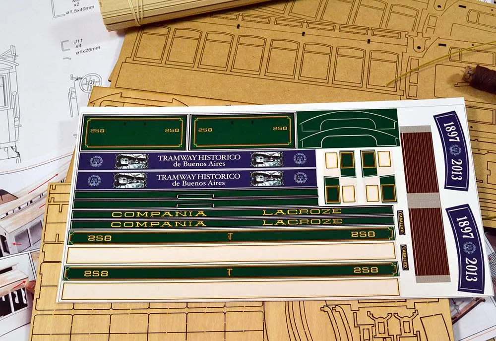 Модель трамвая BUENOS AIRES + (Полный набор инструментов, клея и краски) Модель трамвая BUENOS AIRES + (Полный набор инструментов, клея и краски)
