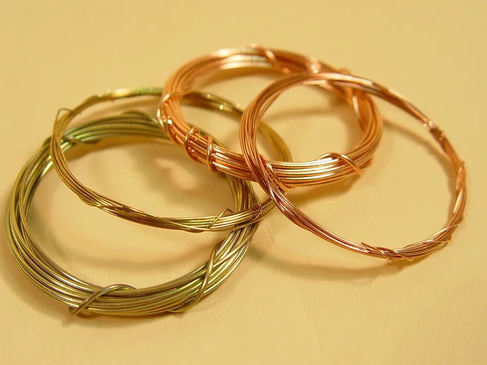 Ассортимент медной и латунной проволоки 0,5-1 мм, по 2 м Ассортимент медной и латунной проволоки 0,5-1 мм, по 2 м