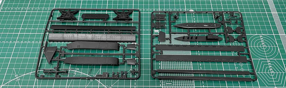 Российский атомный подводный ракетный крейсер К-141 "Курск" (подарочный набор) Российский атомный подводный ракетный крейсер К-141 "Курск" (подарочный набор)