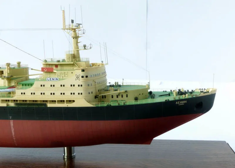 Модель из бумаги Ледокол