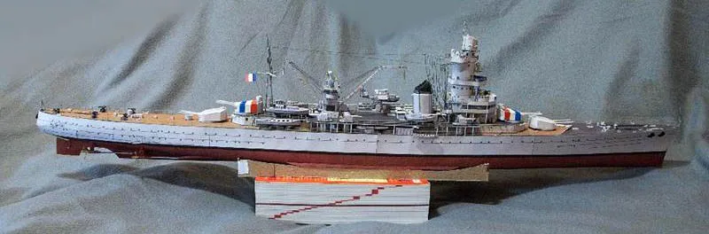 Модель из картона крейсер "Algerie" Модель из картона крейсер "Algerie"