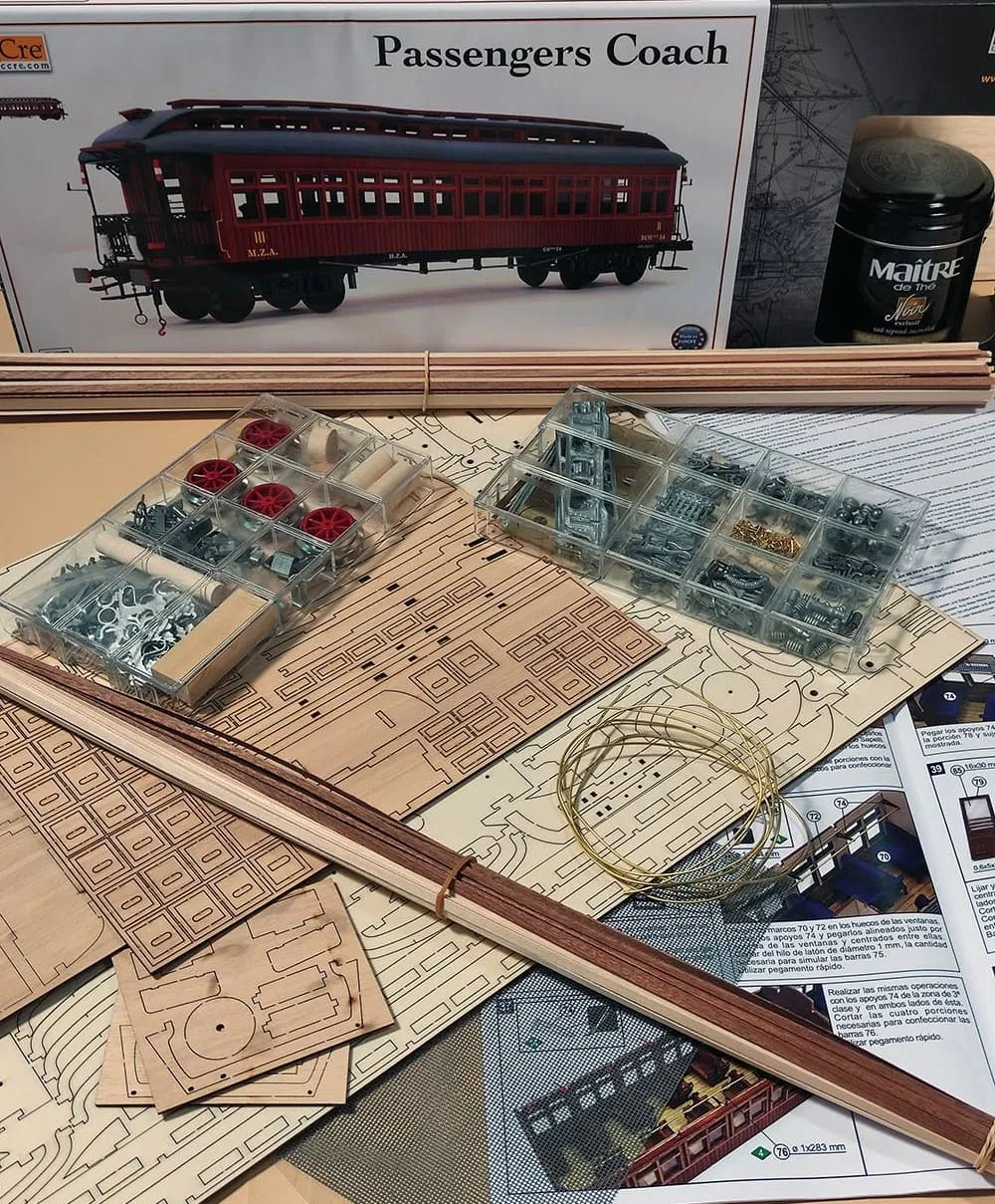 модель паровоза Модель пассажирского вагона