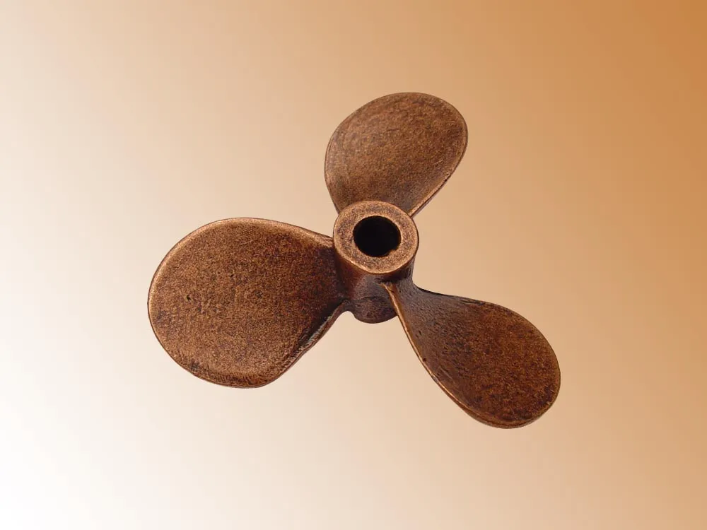 Винт трехлопастный левый, металл, 40мм