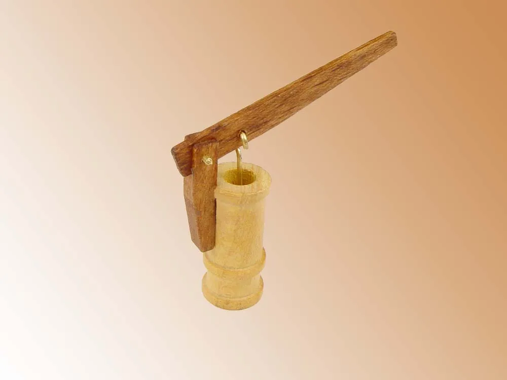 Помпа, дерево и латунь, 15 мм