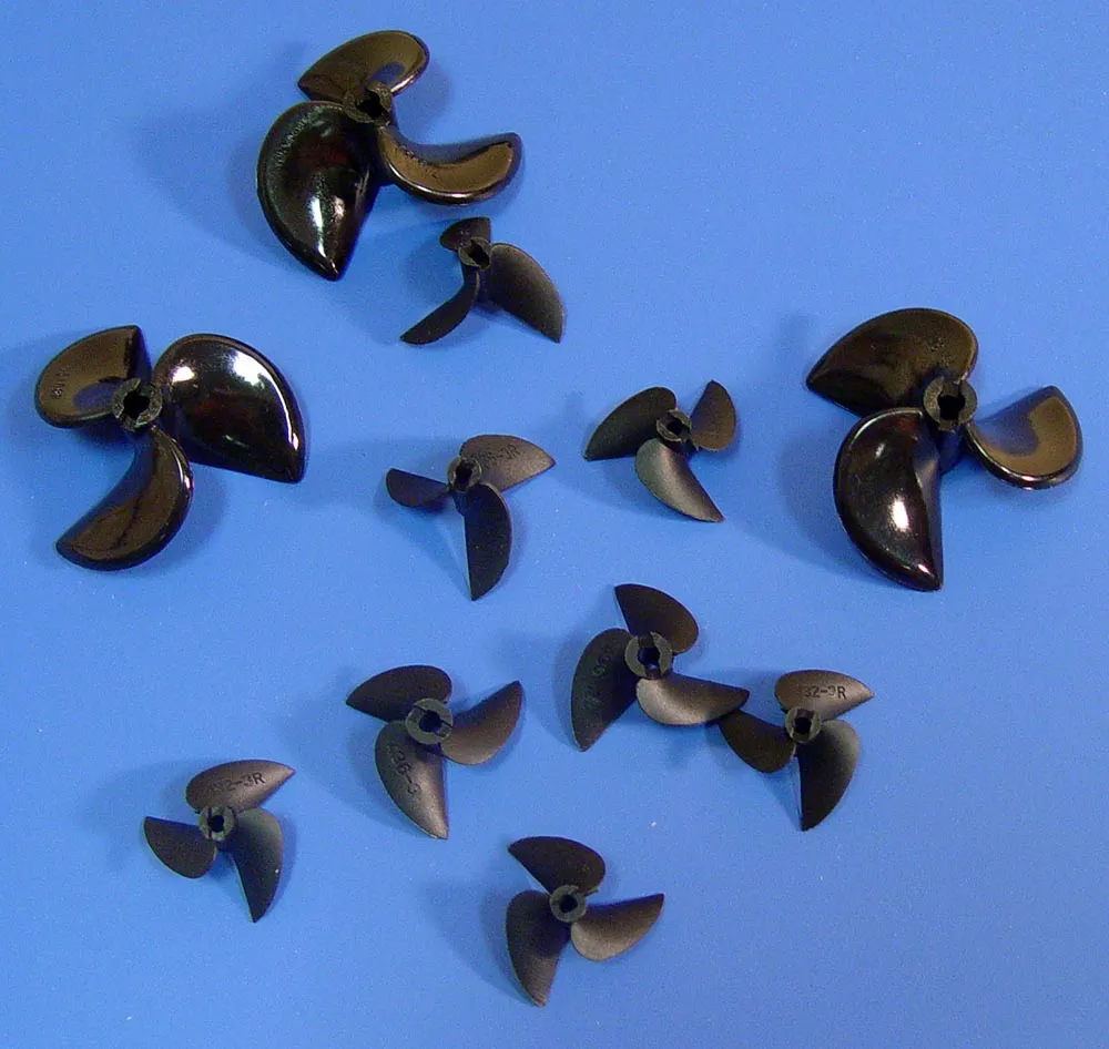 Винт трехлопастной правый, 36 мм, под вал 4 мм