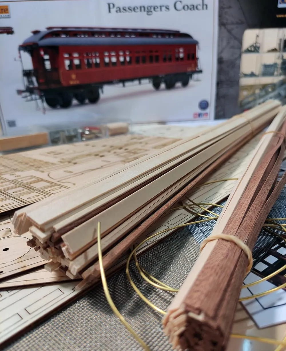 модель паровоза Модель пассажирского вагона