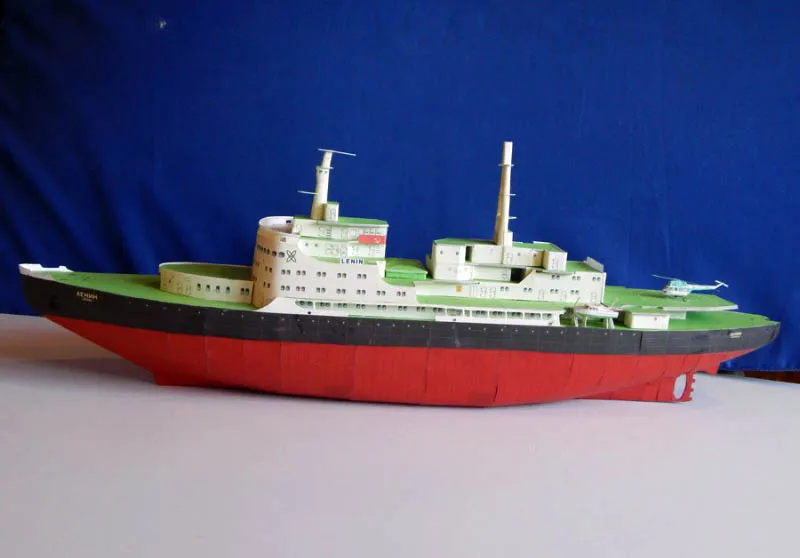 Модель из бумаги Ледокол