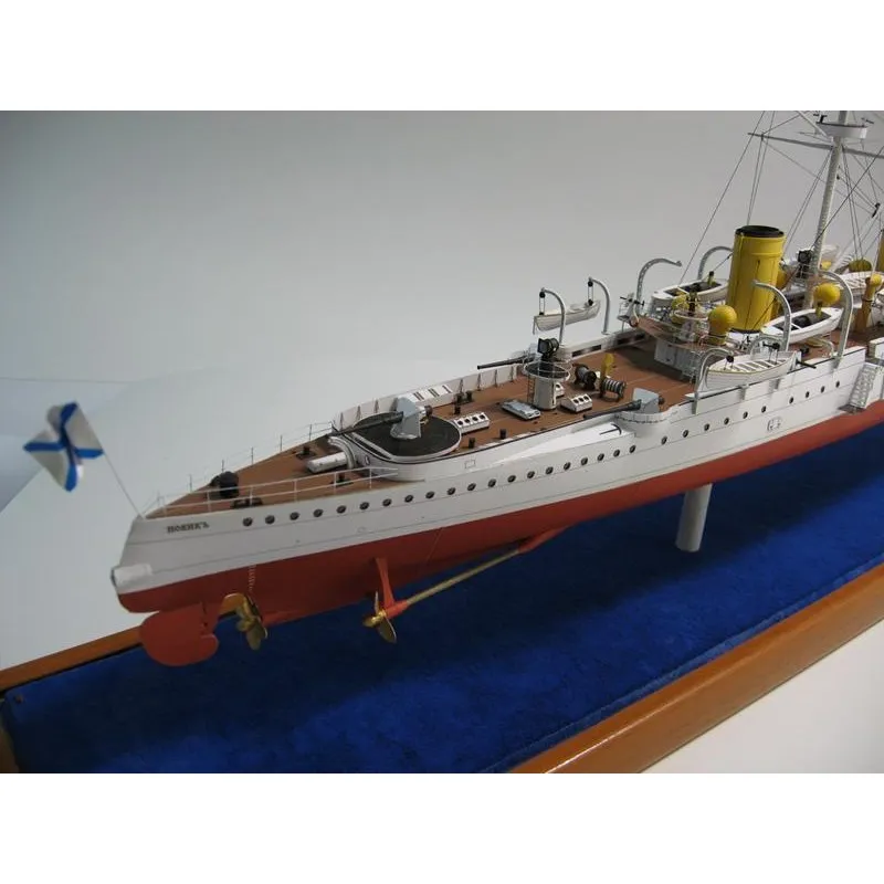 Модель из бумаги бронепалубный крейсер 2-го ранга "Новик", Россия 1901 г Модель из бумаги бронепалубный крейсер 2-го ранга "Новик", Россия 1901 г