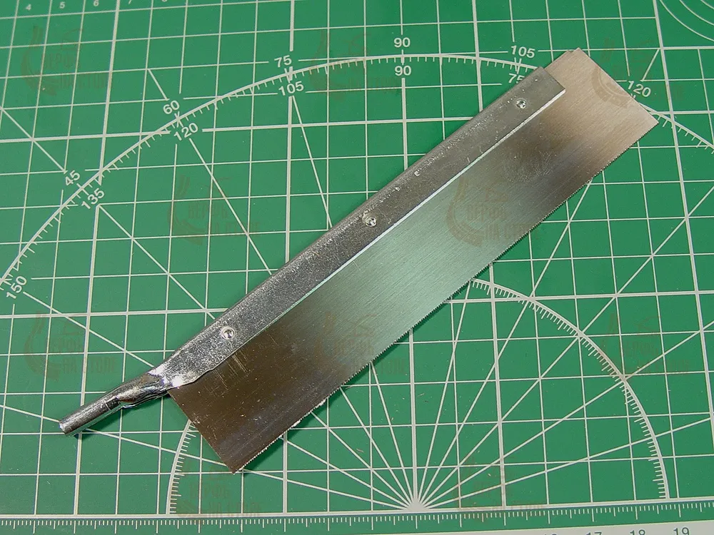 Широкая пилка, 46 зубцов/дюйм (18 зубцов/см) Широкая пилка, 46 зубцов/дюйм (18 зубцов/см)