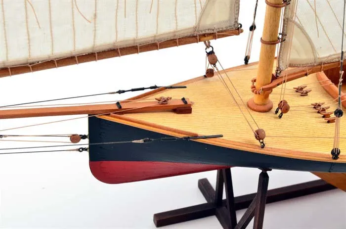 Швертбот "Кузнечик" 1:48 (делюкс) + (Стартовый набор инструментов) Швертбот "Кузнечик" 1:48 (делюкс) + (Стартовый набор инструментов)