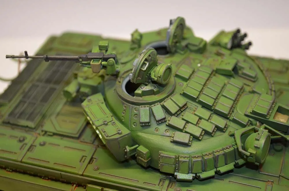 Российский основной танк с активной бронёй Т-72Б подарочный набор Российский основной танк с активной бронёй Т-72Б подарочный набор