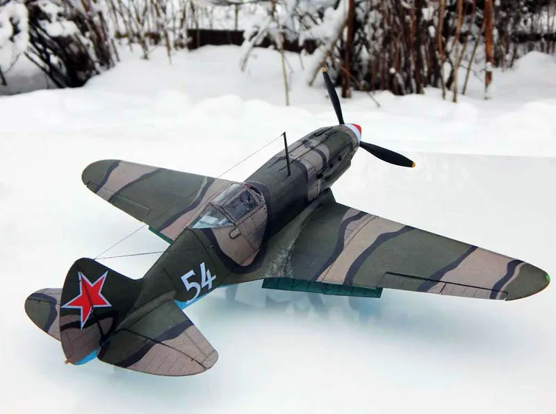 Модель из картона истребитель