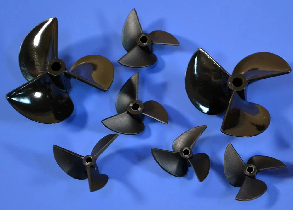 Винт трехлопастной левый, 35 мм, под вал 3 мм