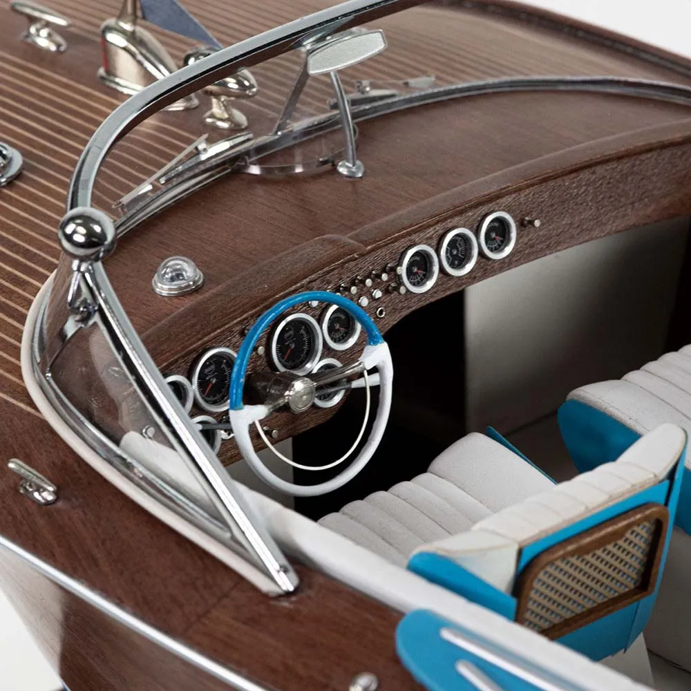 Сборная модель моторной лодки Riva Aquarama 1970 Сборная модель моторной лодки Riva Aquarama 1970