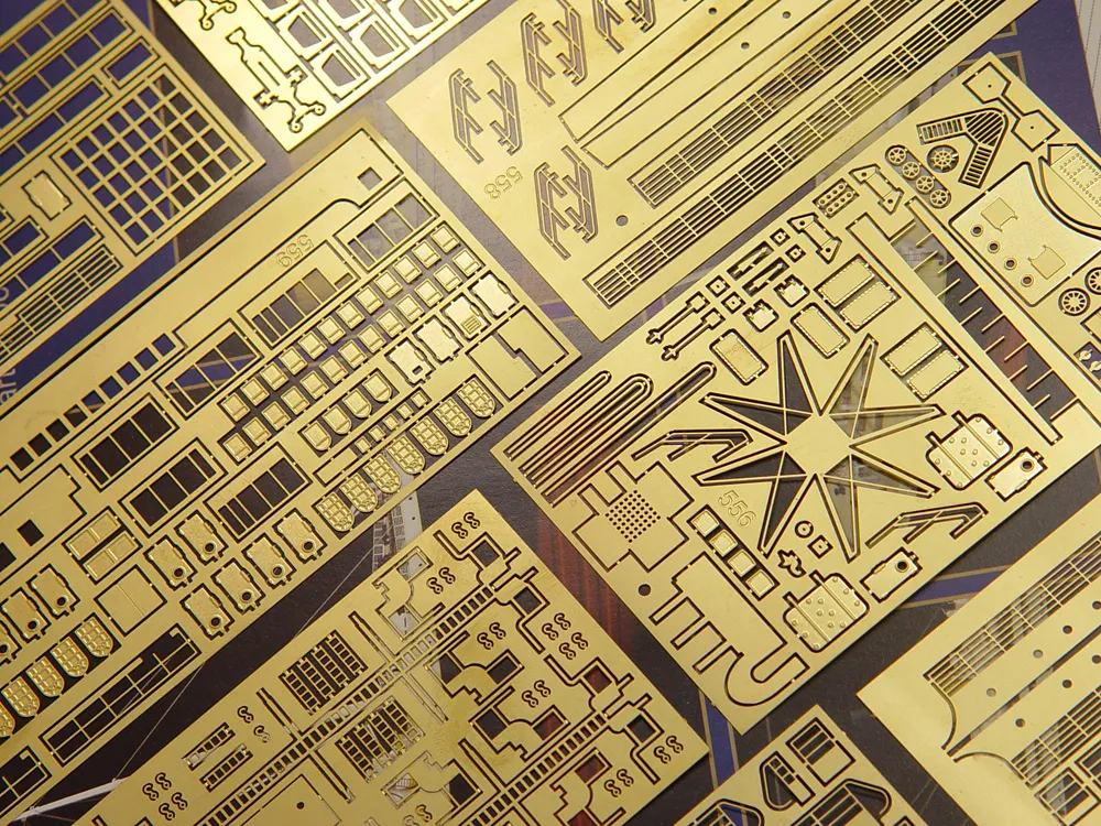 Титаник (RMS Titanic) + (Полный набор инструментов, клея и краски) Титаник (RMS Titanic) + (Полный набор инструментов, клея и краски)