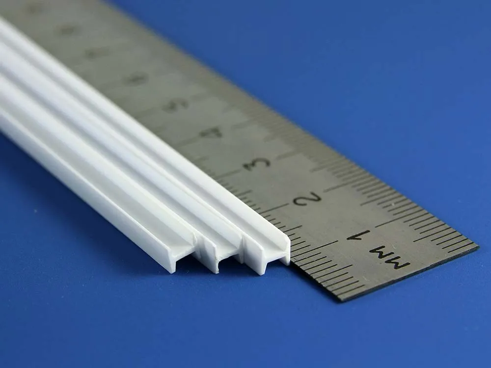 Двутавр пластиковый 4х3,7 мм, 3 шт/уп.