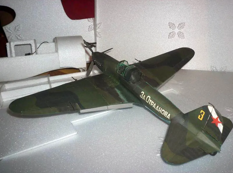 Модель из бумаги штурмовика одноместного Модель из бумаги штурмовика одноместного