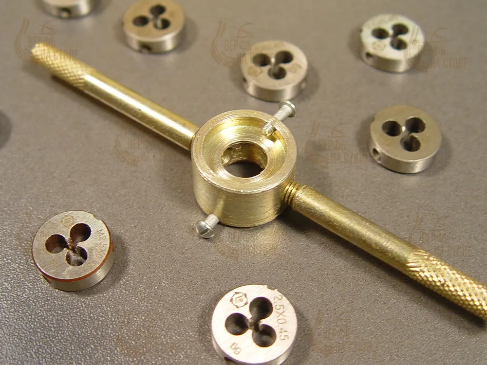 Плашкодержатель для плашек M1-M2,6