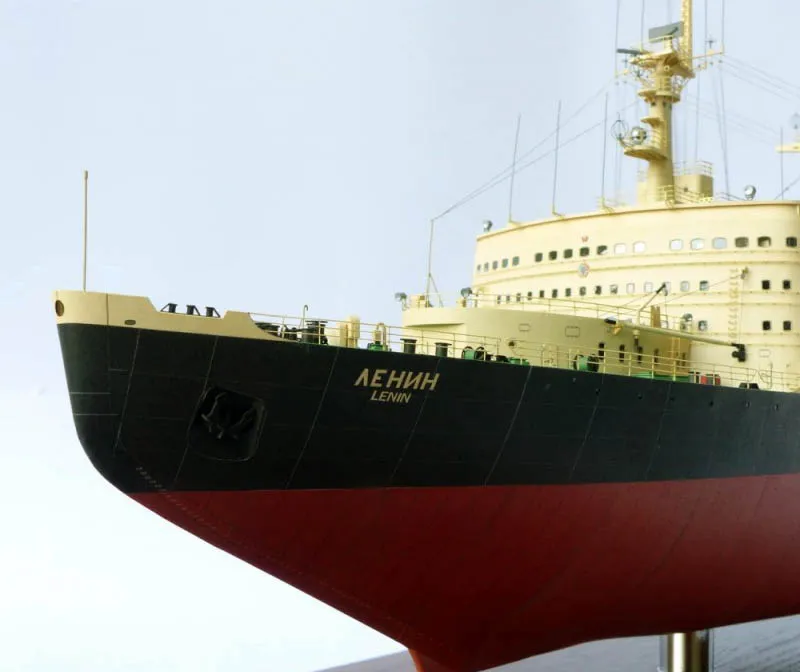 Модель из бумаги Ледокол