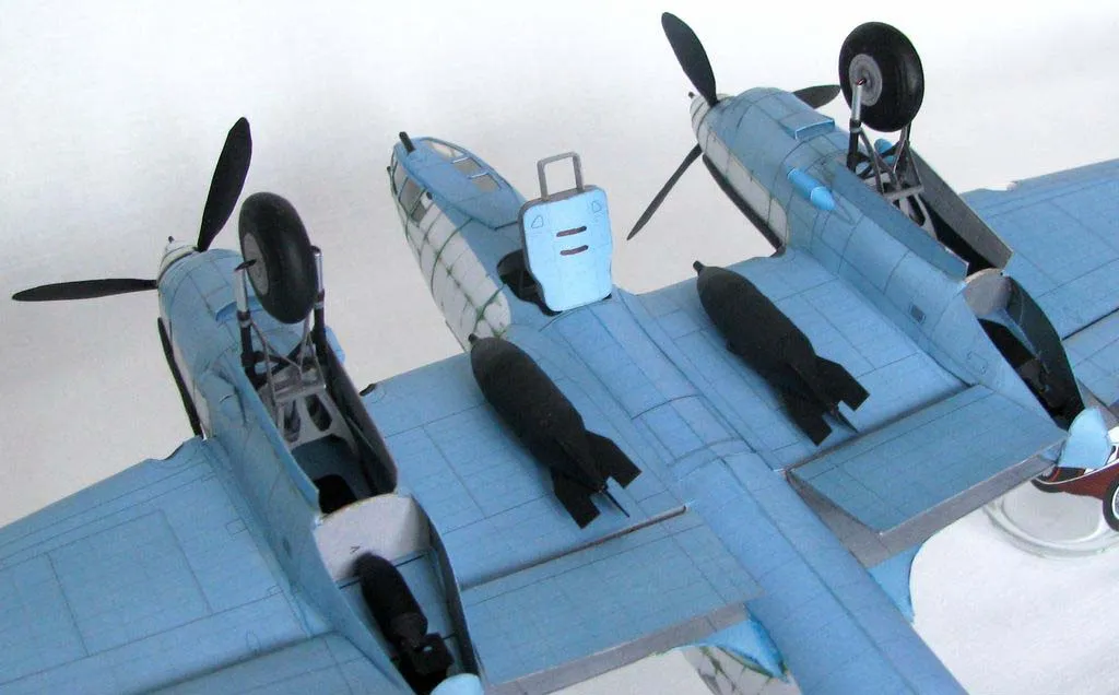 Модель из картона Тяжелый истребитель Модель из картона Тяжелый истребитель