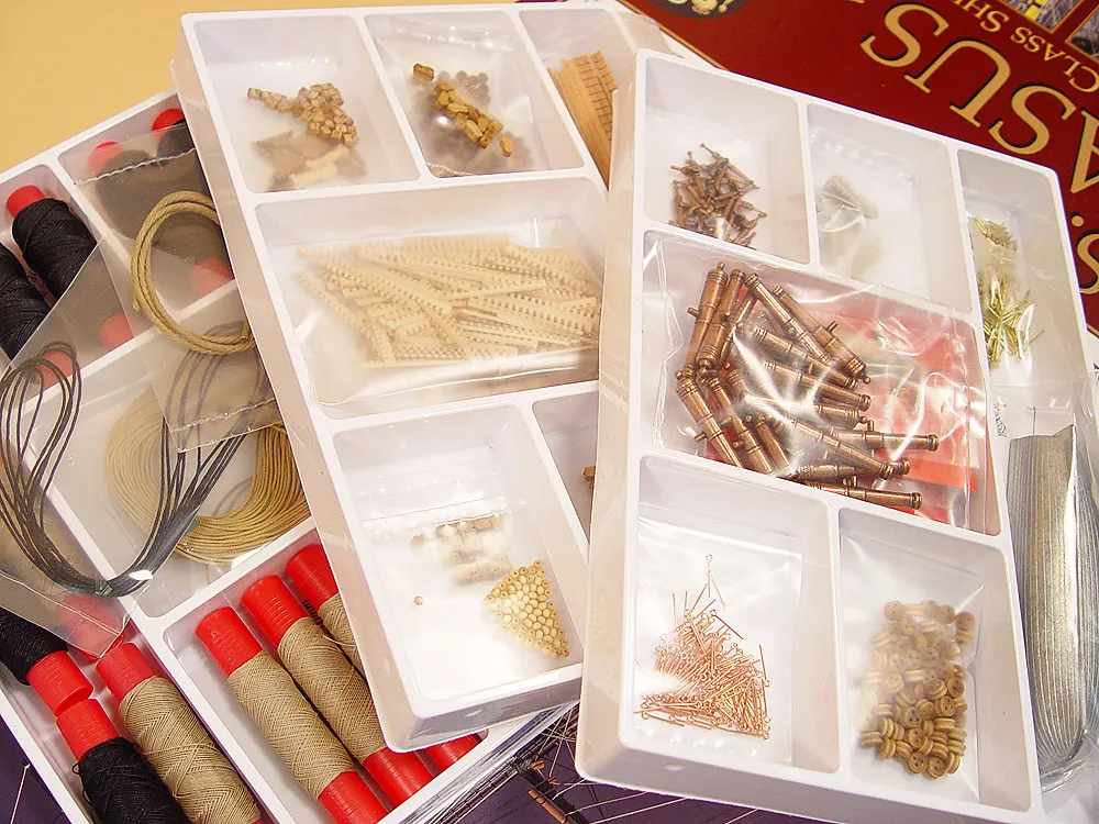 HMS PEGASUS + (Полный набор инструментов, клея и краски) HMS PEGASUS + (Полный набор инструментов, клея и краски)