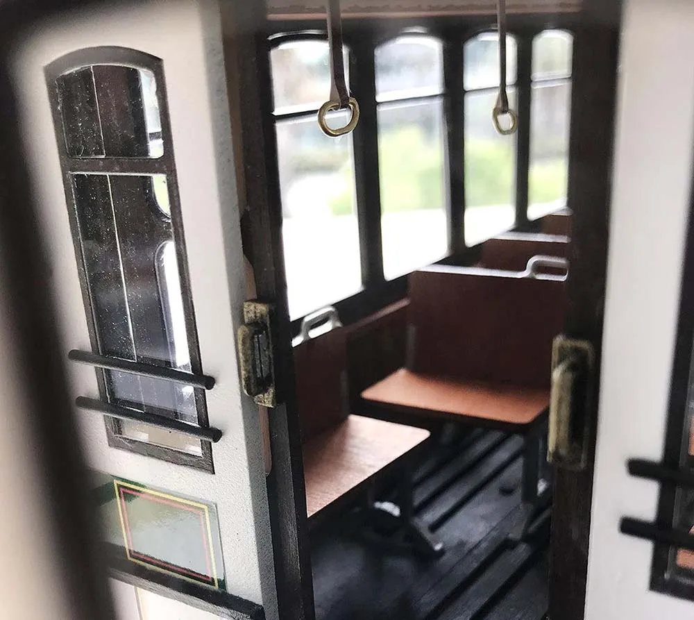 Модель трамвая BUENOS AIRES + (Полный набор инструментов, клея и краски) Модель трамвая BUENOS AIRES + (Полный набор инструментов, клея и краски)