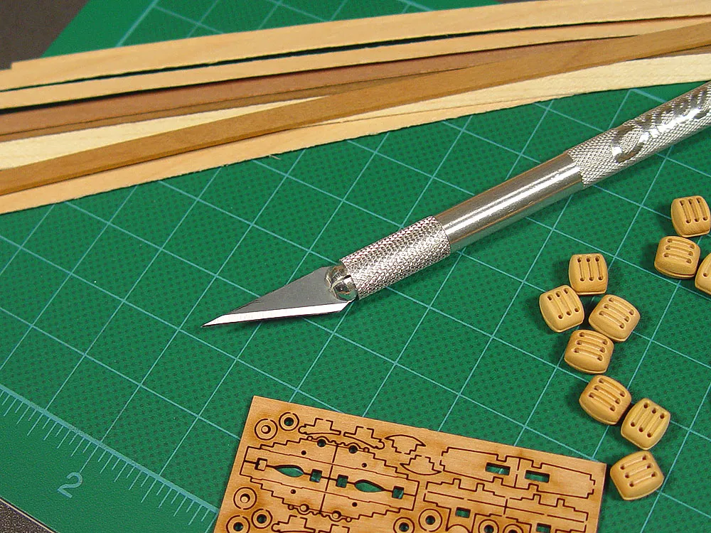 Нож N1 и набор из пяти разных лезвий Нож N1 и набор из пяти разных лезвий