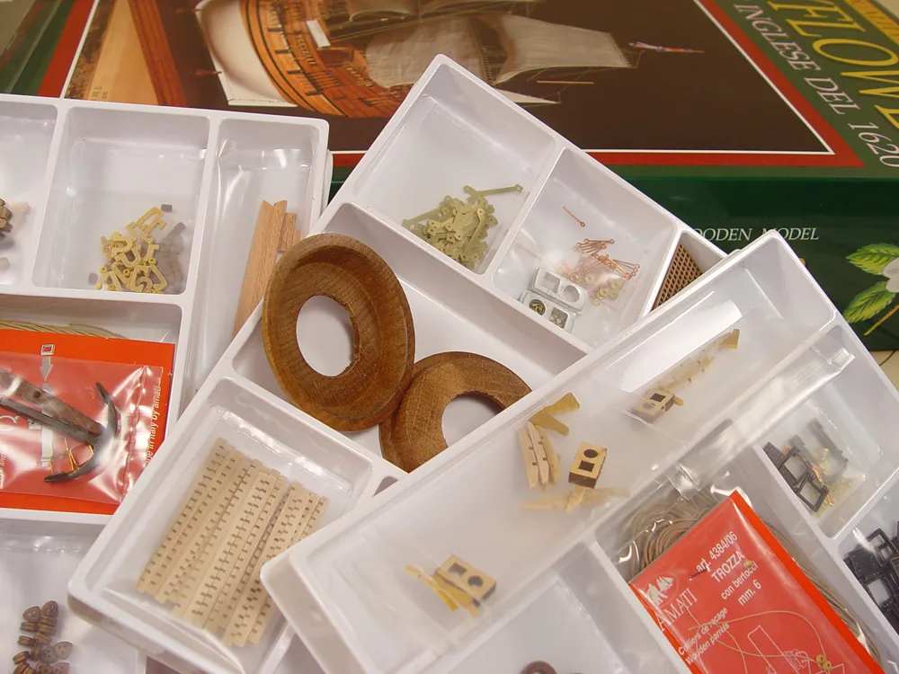 Английский галеон Mayflower + (Полный набор инструментов, клея и краски) Английский галеон Mayflower + (Полный набор инструментов, клея и краски)