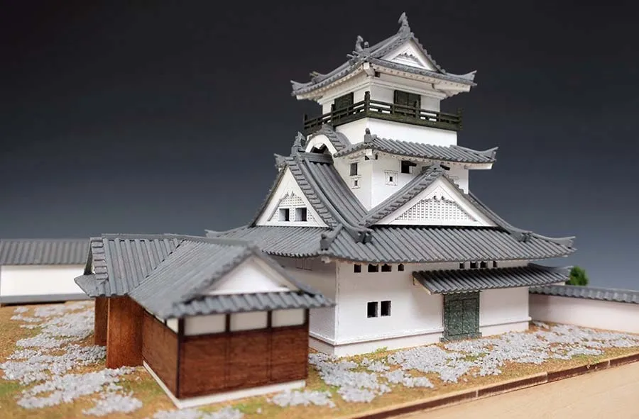 Замок Kochi-Jo + (Стартовый набор инструментов) Замок Kochi-Jo + (Стартовый набор инструментов)