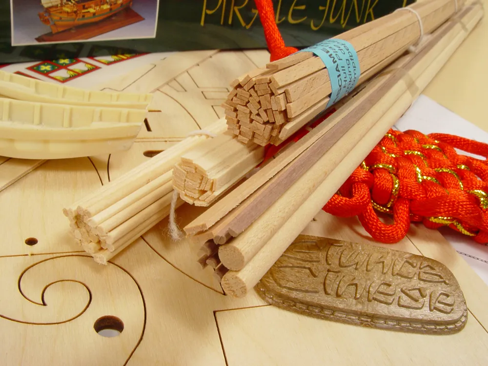 Pirate junk (Пиратская Джонка) + (Полный набор инструментов, клея и краски) Pirate junk (Пиратская Джонка) + (Полный набор инструментов, клея и краски)