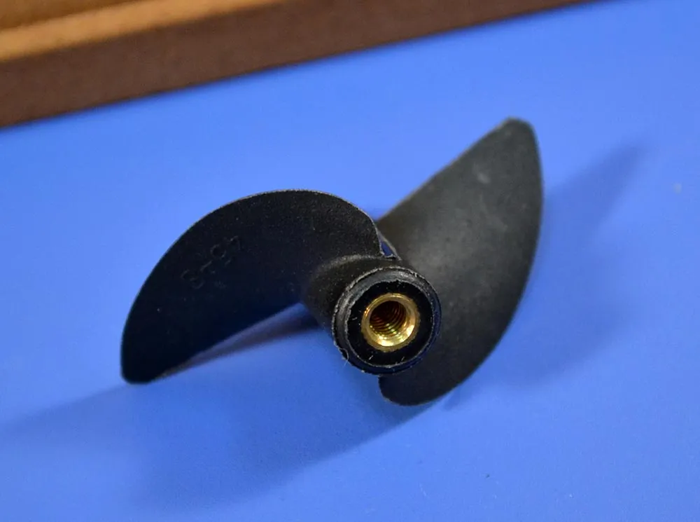 Винт двухлопастной, 45 мм, резьба М4