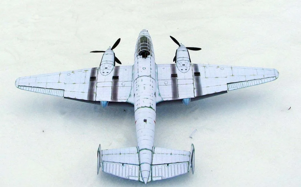 Модель из картона Тяжелый истребитель Модель из картона Тяжелый истребитель