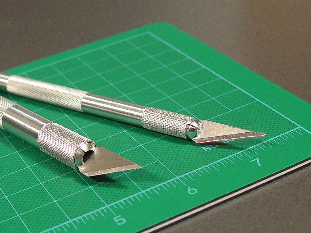 Набор из двух ножей N1 и N2 + коврик формата А3