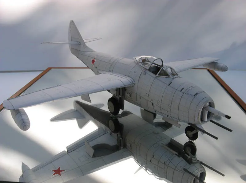 Модель из бумаги реактивный истребитель Модель из бумаги реактивный истребитель