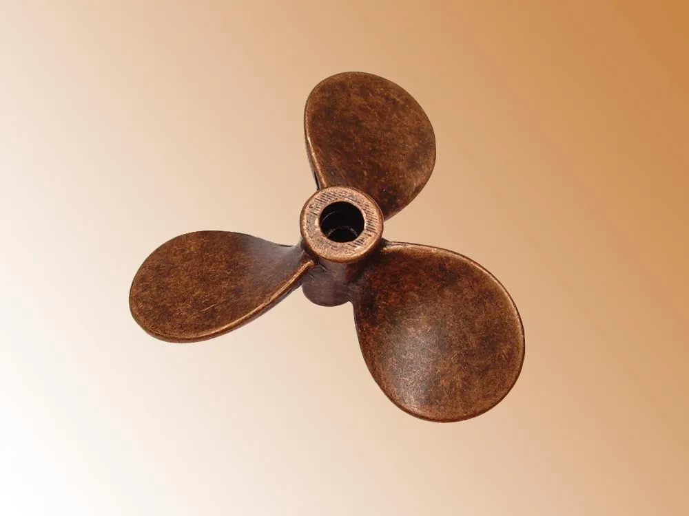 Винт трехлопастный правый, металл, 40мм