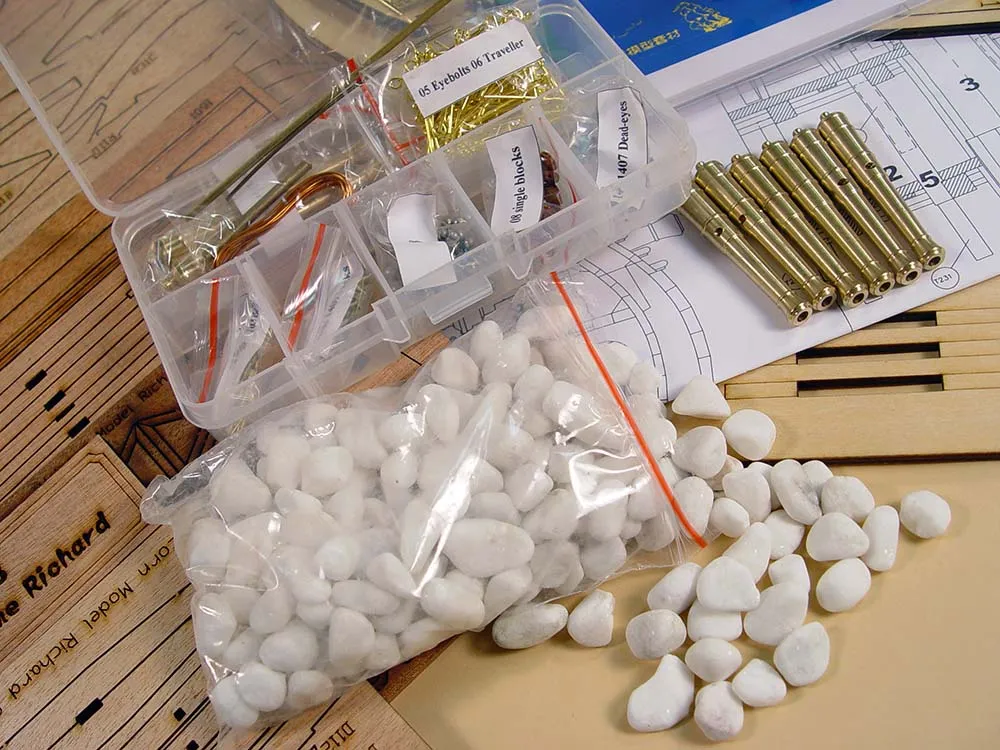 модель корабля для сборки Bonhomme Richard сечение, версия вишня + интерьер