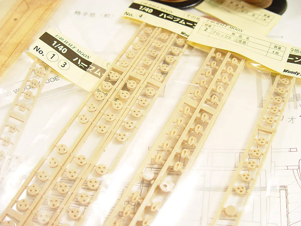 деревянная модель парусника Half Moon