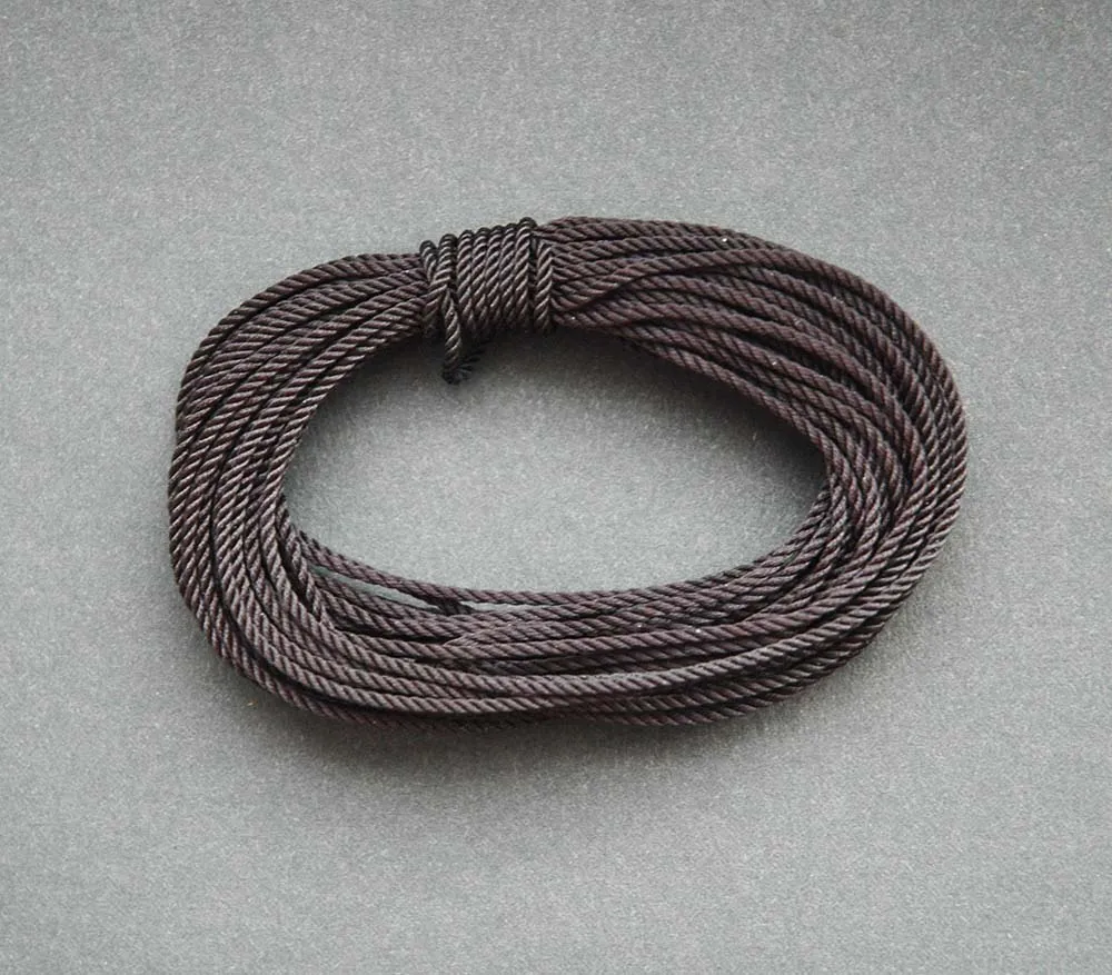 Нить плотной скрутки черная, 1,5 мм, длина 5 м