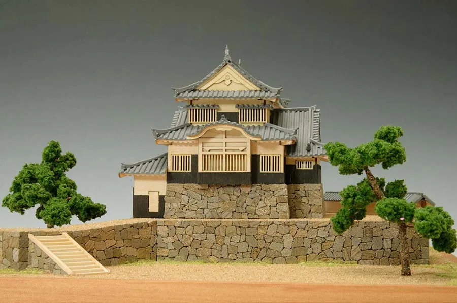 Замок Matsuyama + (Стартовый набор инструментов) Замок Matsuyama + (Стартовый набор инструментов)