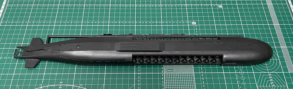 Российский атомный подводный ракетный крейсер К-141 "Курск" (подарочный набор) Российский атомный подводный ракетный крейсер К-141 "Курск" (подарочный набор)